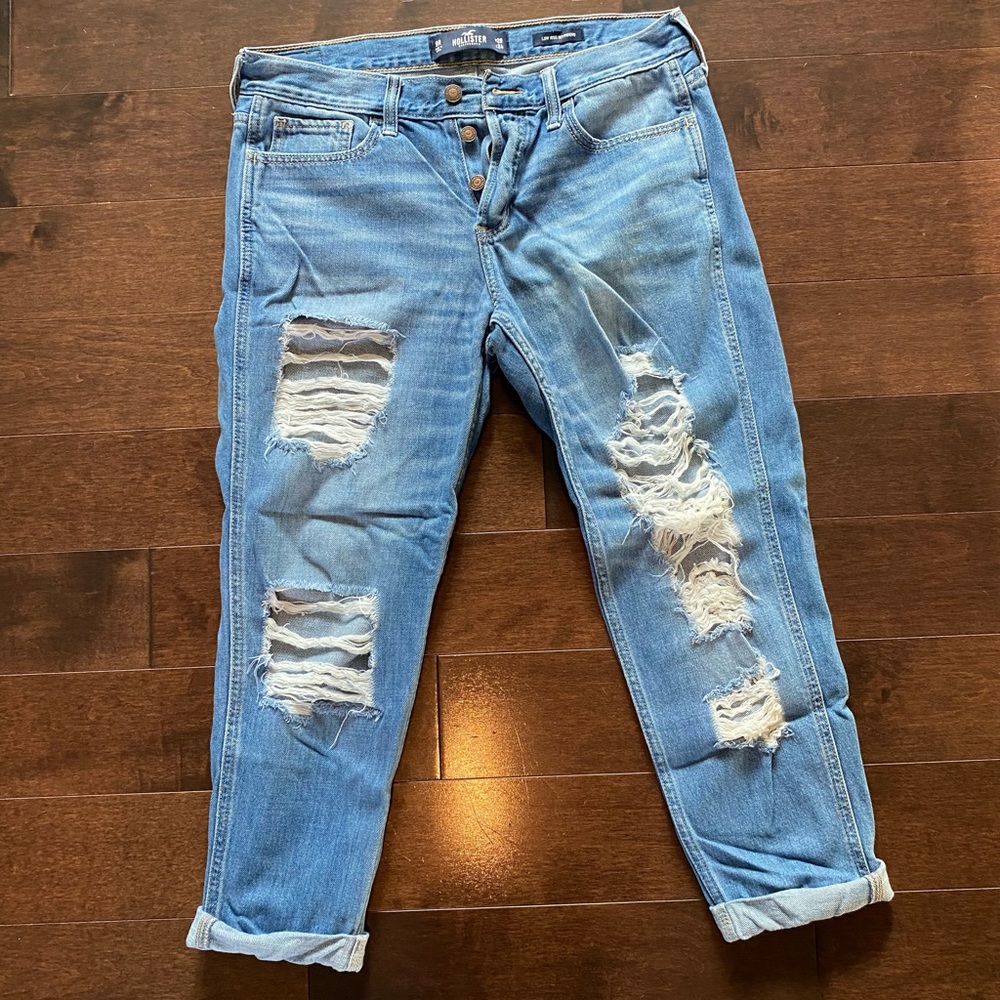 Hollister low rise boyfriend jeans - size 9R/29